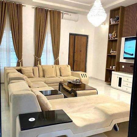 Urban Retreat Luxury Shortlet Apartment Lekki Ajah Lagos With Pool And Gym Ngoại thất bức ảnh
