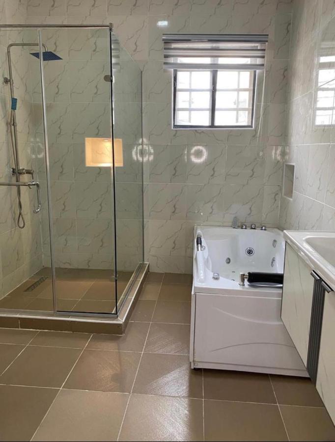 Urban Retreat Luxury Shortlet Apartment Lekki Ajah Lagos With Pool And Gym Ngoại thất bức ảnh