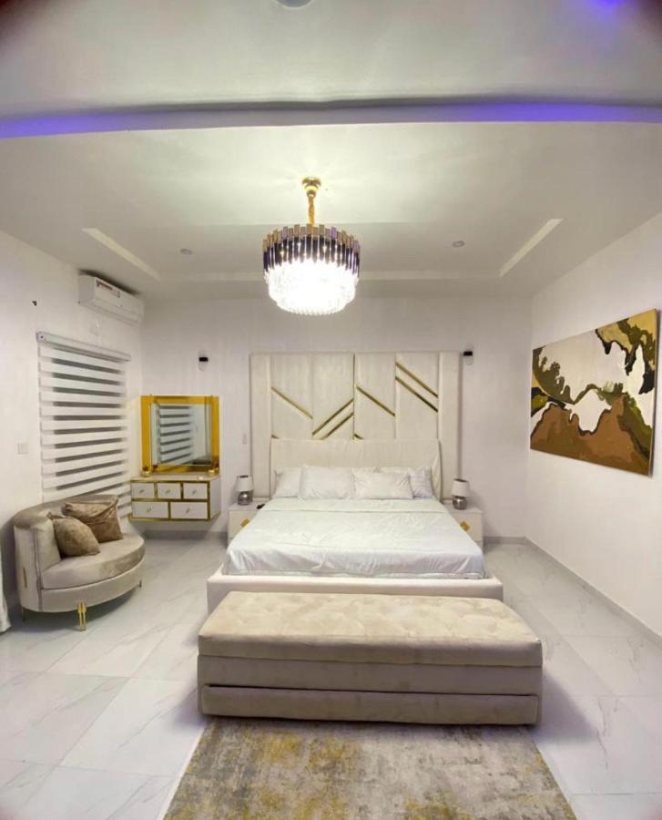 Urban Retreat Luxury Shortlet Apartment Lekki Ajah Lagos With Pool And Gym Ngoại thất bức ảnh