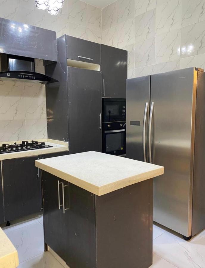 Urban Retreat Luxury Shortlet Apartment Lekki Ajah Lagos With Pool And Gym Ngoại thất bức ảnh