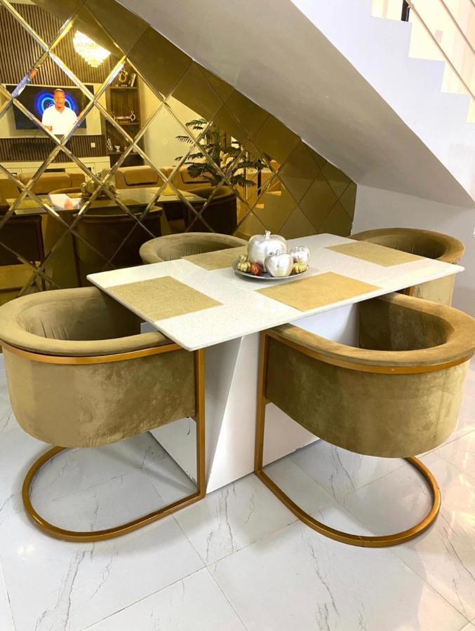 Urban Retreat Luxury Shortlet Apartment Lekki Ajah Lagos With Pool And Gym Ngoại thất bức ảnh