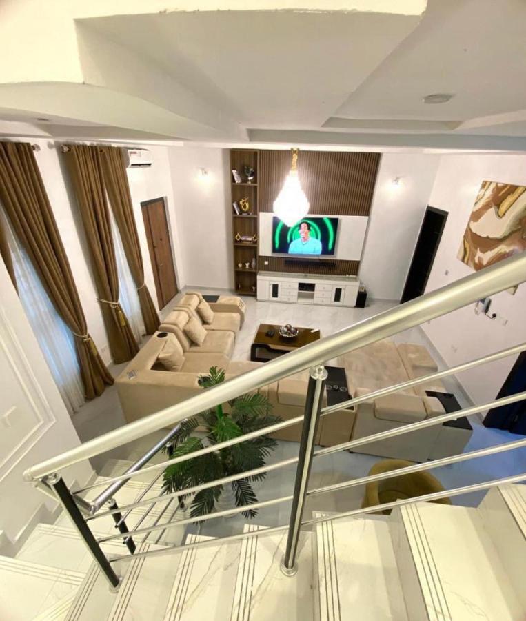 Urban Retreat Luxury Shortlet Apartment Lekki Ajah Lagos With Pool And Gym Ngoại thất bức ảnh