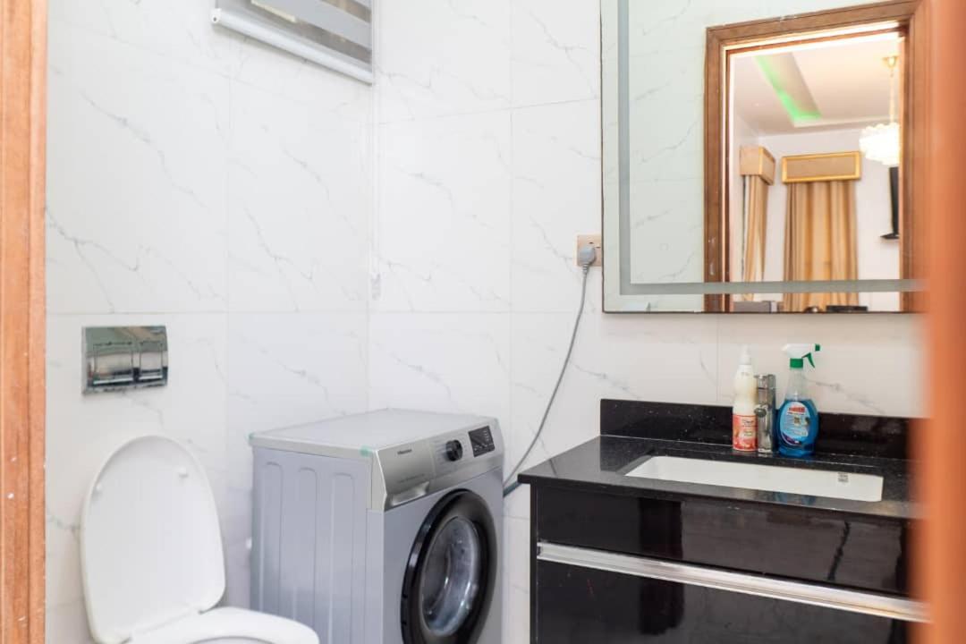 Urban Retreat Luxury Shortlet Apartment Lekki Ajah Lagos With Pool And Gym Ngoại thất bức ảnh