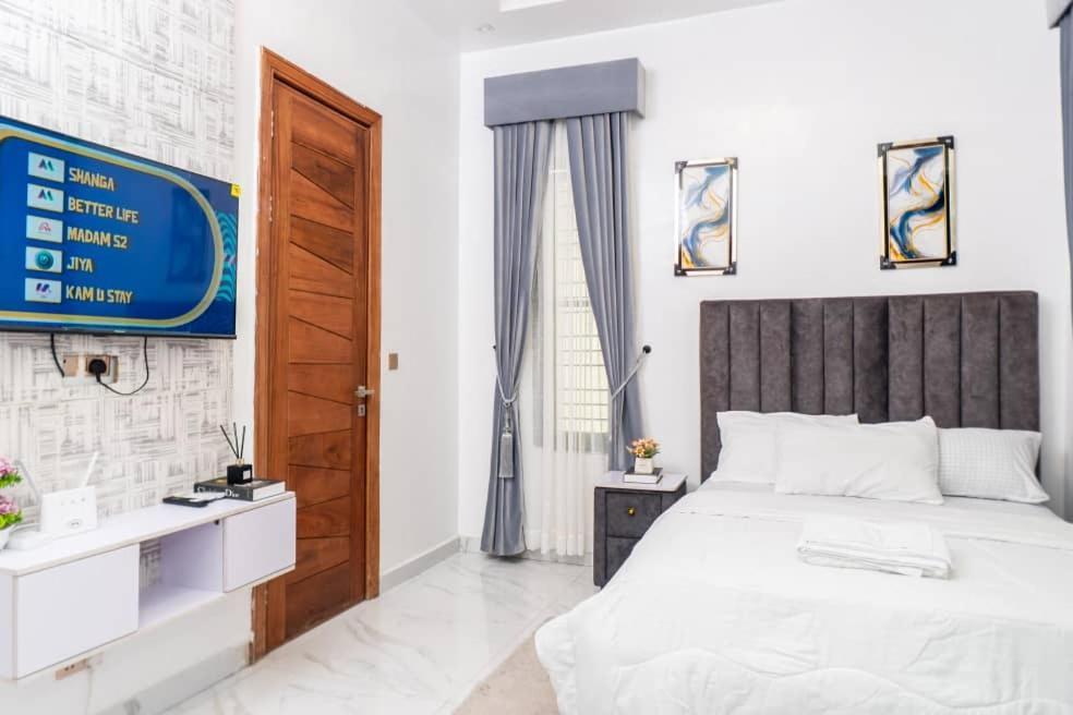 Urban Retreat Luxury Shortlet Apartment Lekki Ajah Lagos With Pool And Gym Ngoại thất bức ảnh