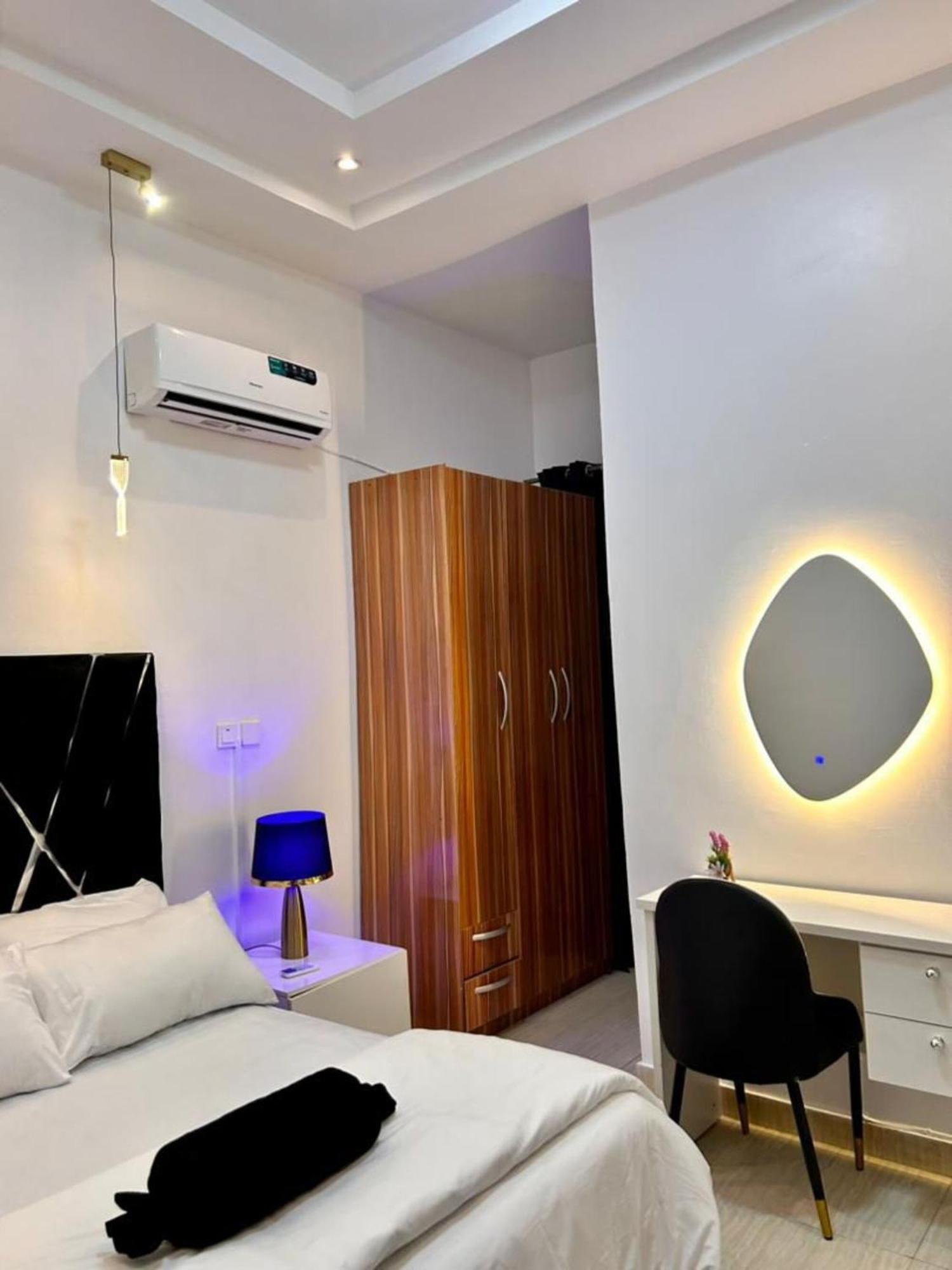 Urban Retreat Luxury Shortlet Apartment Lekki Ajah Lagos With Pool And Gym Ngoại thất bức ảnh